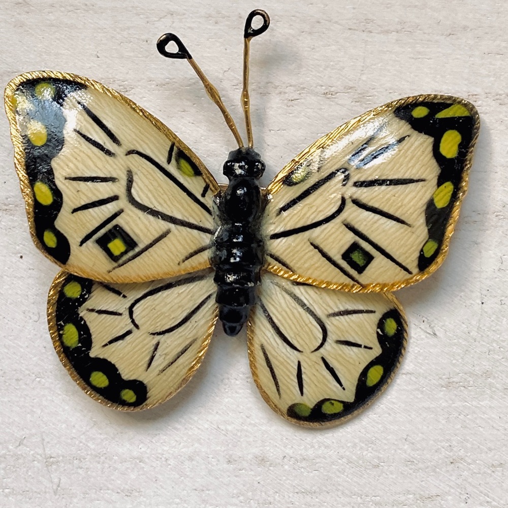 Enamel and gold tone, beautiful butterfly. Weiss. Late 50’s early 60s.